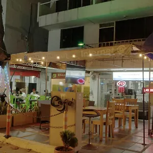 Hollywood Beach 아파트호텔 2*