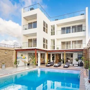 Semesterbostad Amazing House 13br W/pool & Staff Cartagena
