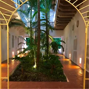 Casa Escallon Hostel *