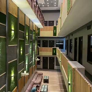 Oyo5993高地酒店 5*