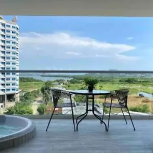 Indulge, Balcony Jacuzzi Apartamento *
